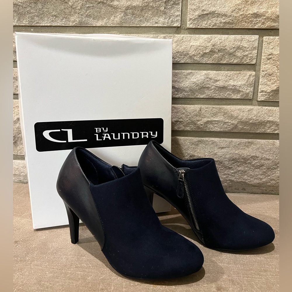 New in box Chinese Laundry Navy Suede Zipper Heeled Booties